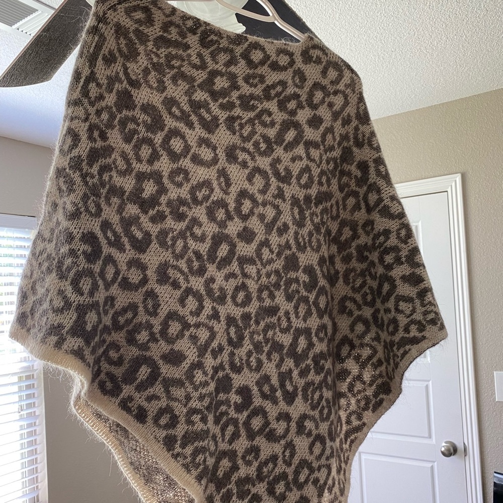 Womens Leopard Shawl